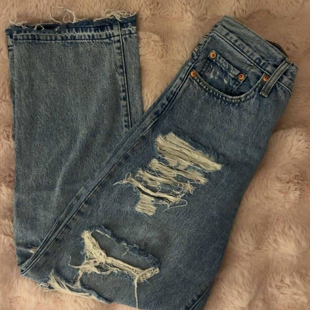 levis distressed jeans